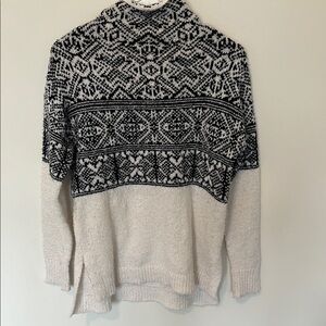 Women’s Black and White Patterned Sweater
